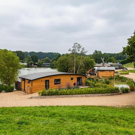 Sumners Ponds Fishery & Campsite Hotel ฮอร์ชัม ภายนอก รูปภาพ
