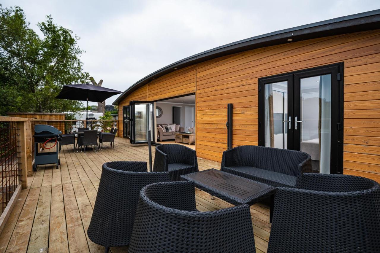 Sumners Ponds Fishery & Campsite Hotel ฮอร์ชัม ภายนอก รูปภาพ