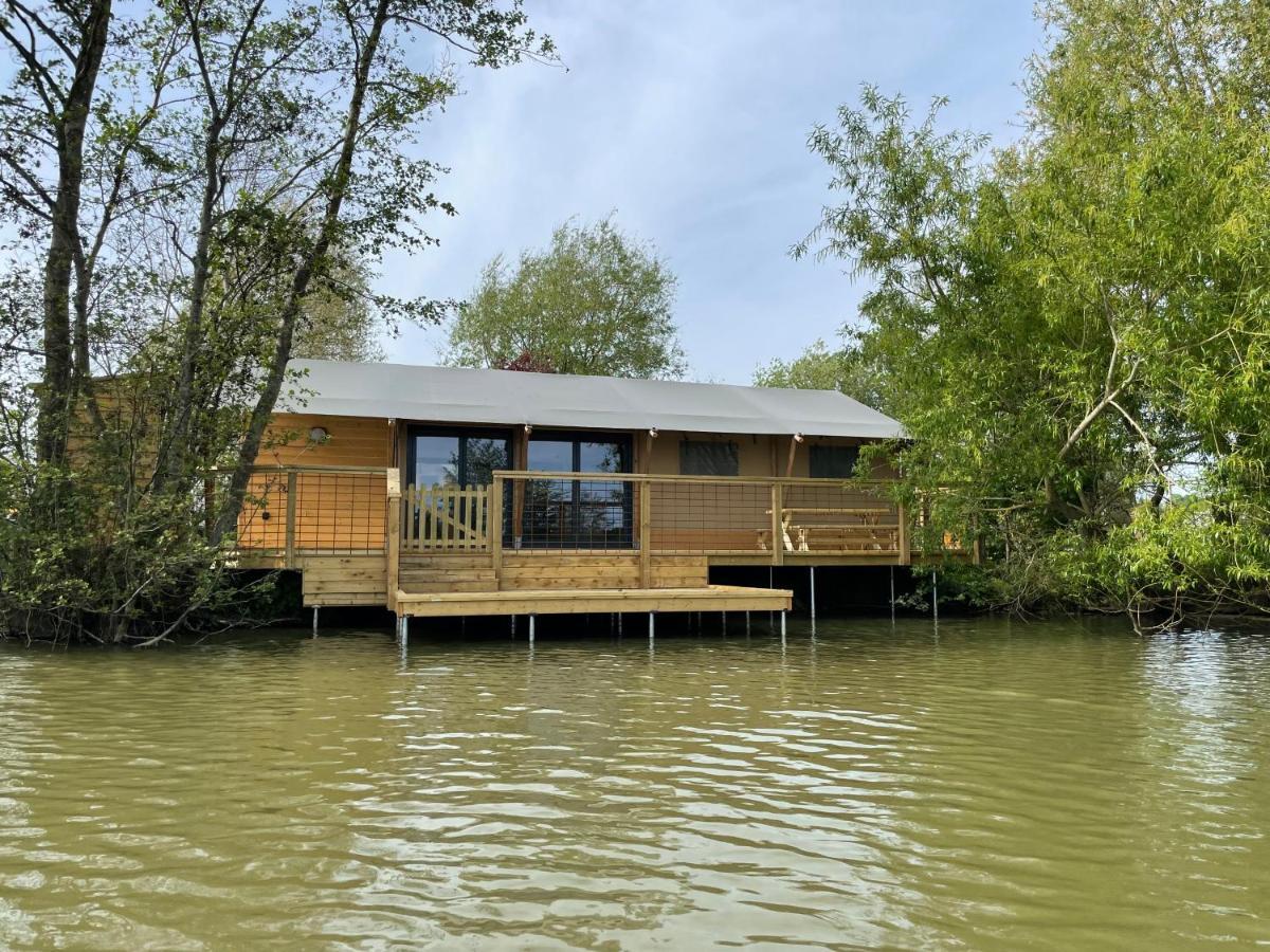 Sumners Ponds Fishery & Campsite Hotel ฮอร์ชัม ภายนอก รูปภาพ