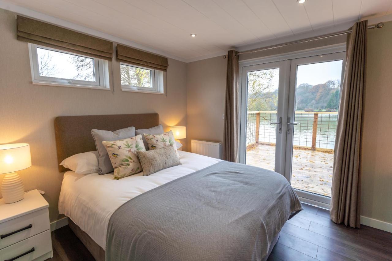 Sumners Ponds Fishery & Campsite Hotel ฮอร์ชัม ภายนอก รูปภาพ