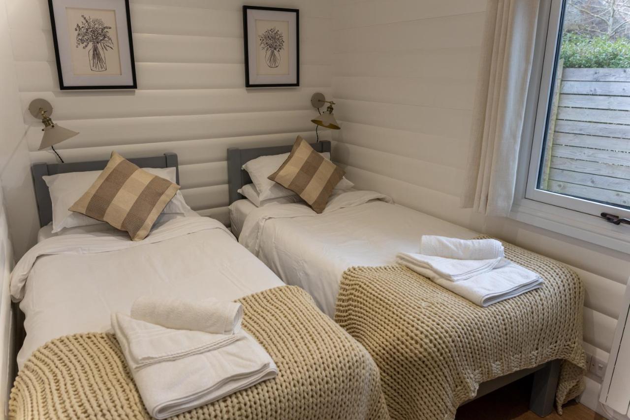 Sumners Ponds Fishery & Campsite Hotel ฮอร์ชัม ภายนอก รูปภาพ
