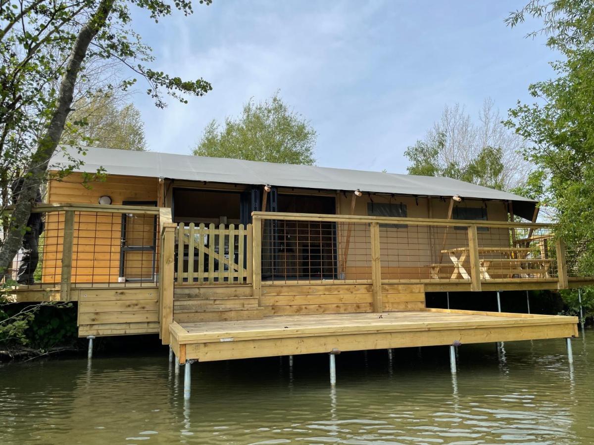 Sumners Ponds Fishery & Campsite Hotel ฮอร์ชัม ภายนอก รูปภาพ
