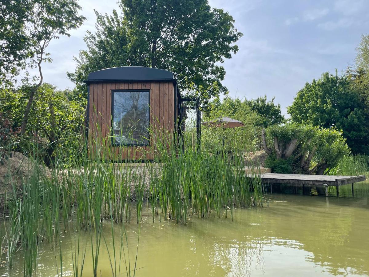 Sumners Ponds Fishery & Campsite Hotel ฮอร์ชัม ภายนอก รูปภาพ
