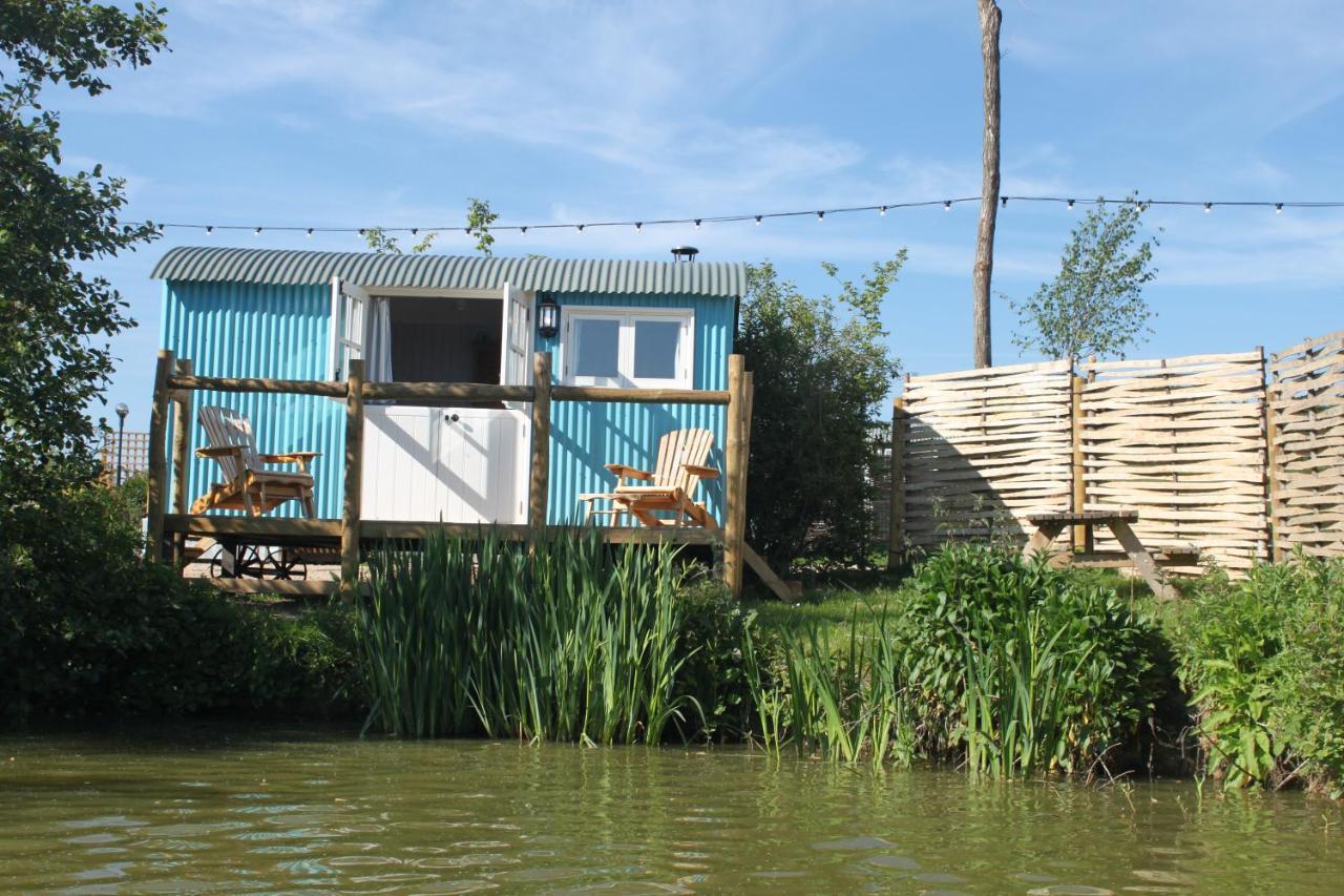 Sumners Ponds Fishery & Campsite Hotel ฮอร์ชัม ภายนอก รูปภาพ