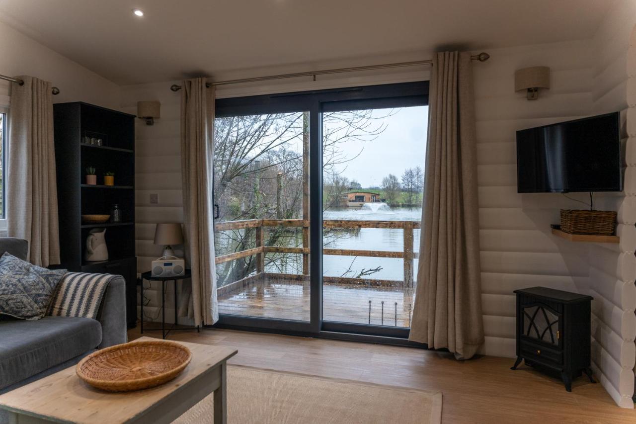 Sumners Ponds Fishery & Campsite Hotel ฮอร์ชัม ภายนอก รูปภาพ