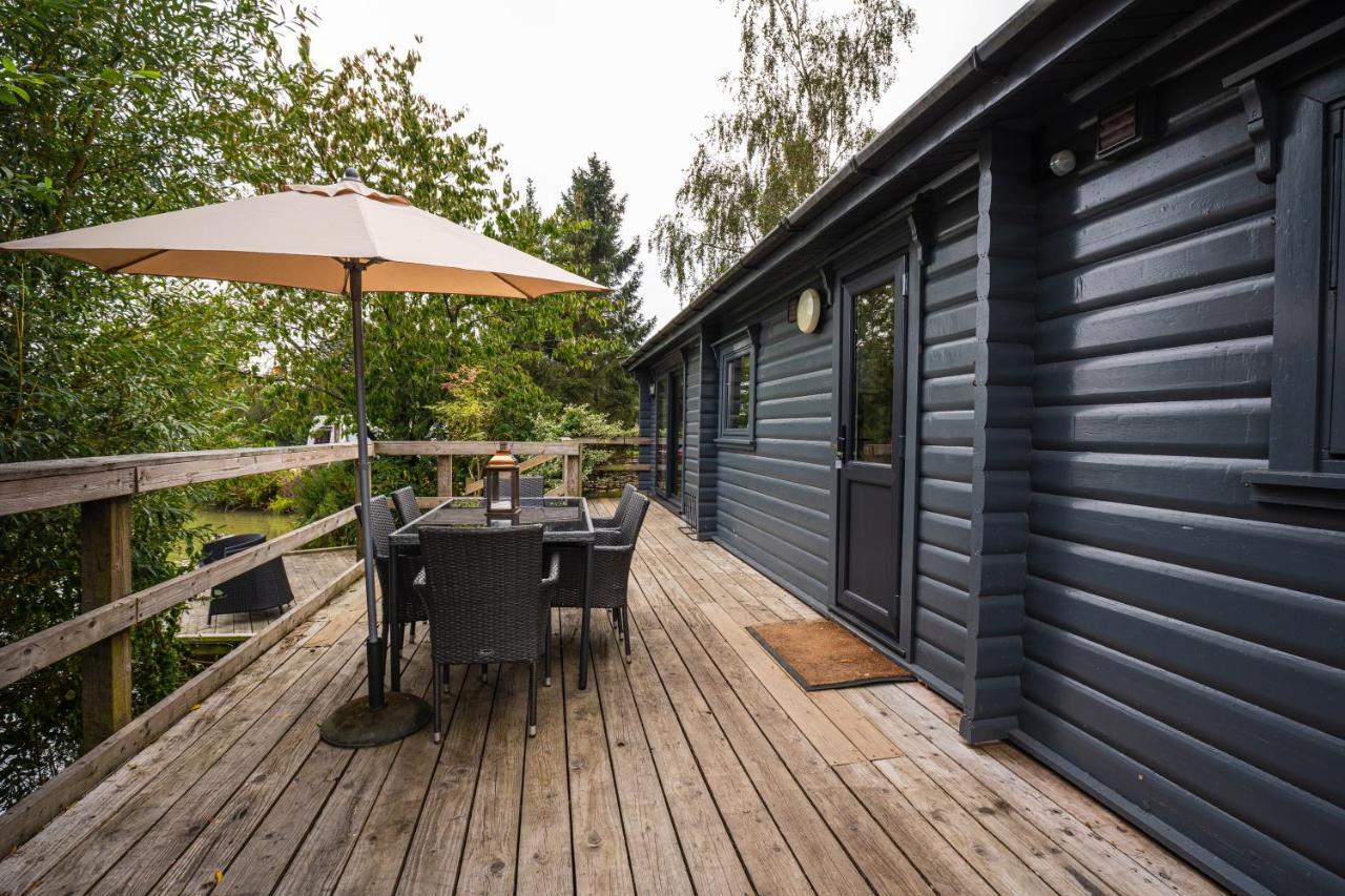 Sumners Ponds Fishery & Campsite Hotel ฮอร์ชัม ภายนอก รูปภาพ