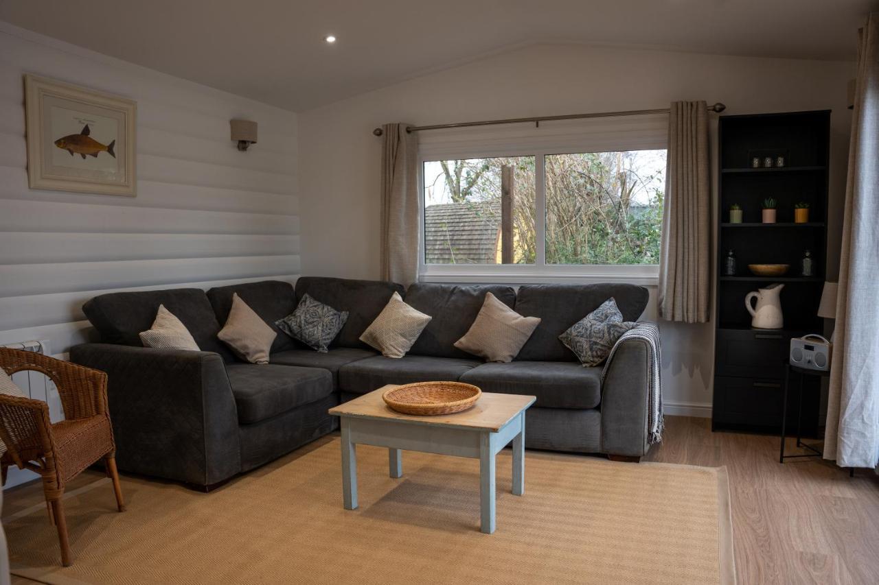 Sumners Ponds Fishery & Campsite Hotel ฮอร์ชัม ภายนอก รูปภาพ