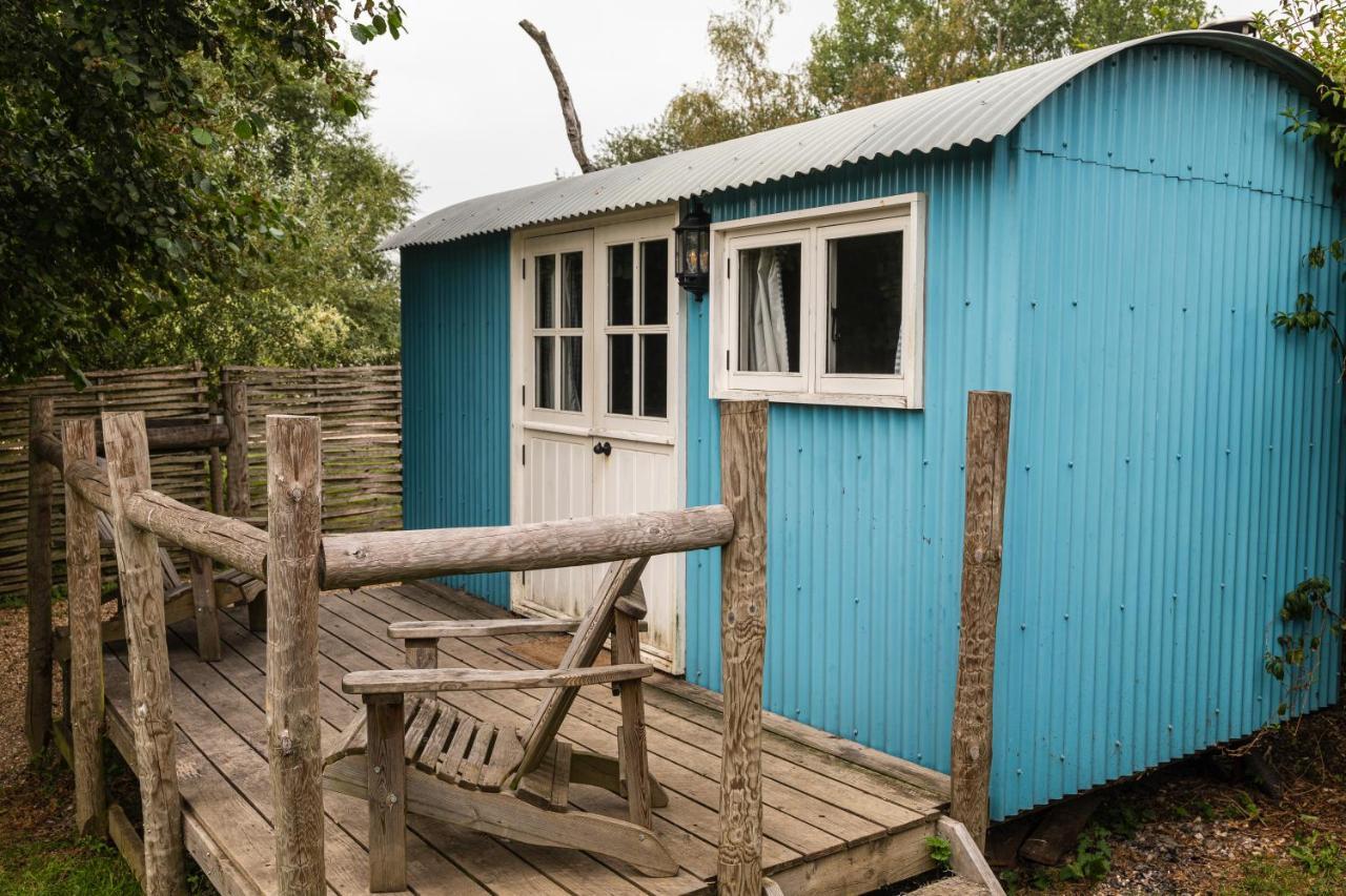 Sumners Ponds Fishery & Campsite Hotel ฮอร์ชัม ภายนอก รูปภาพ