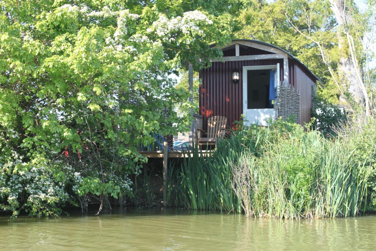 Sumners Ponds Fishery & Campsite Hotel ฮอร์ชัม ภายนอก รูปภาพ