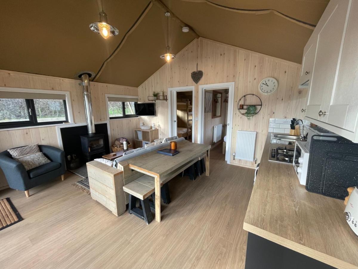 Sumners Ponds Fishery & Campsite Hotel ฮอร์ชัม ภายนอก รูปภาพ